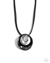 Load image into Gallery viewer, Paparazzi Duchess Disc - Black Necklace