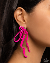 Load image into Gallery viewer, Paparazzi Trendy Tapestry - Pink Earrings
