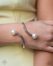 Load image into Gallery viewer, Paparazzi Effulgent Exemplar - White Bracelet (2025 February Fashion Fix)
