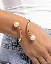 Load image into Gallery viewer, Paparazzi Effulgent Exemplar - Gold Bracelet
