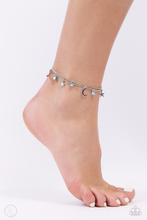 Load image into Gallery viewer, Paparazzi Stellar Sashay - Blue Anklet

