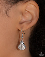 Load image into Gallery viewer, Paparazzi Along the Reef - Silver Necklace
