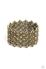 Load image into Gallery viewer, Paparazzi DECO in the Rough Bracelet - Brass
